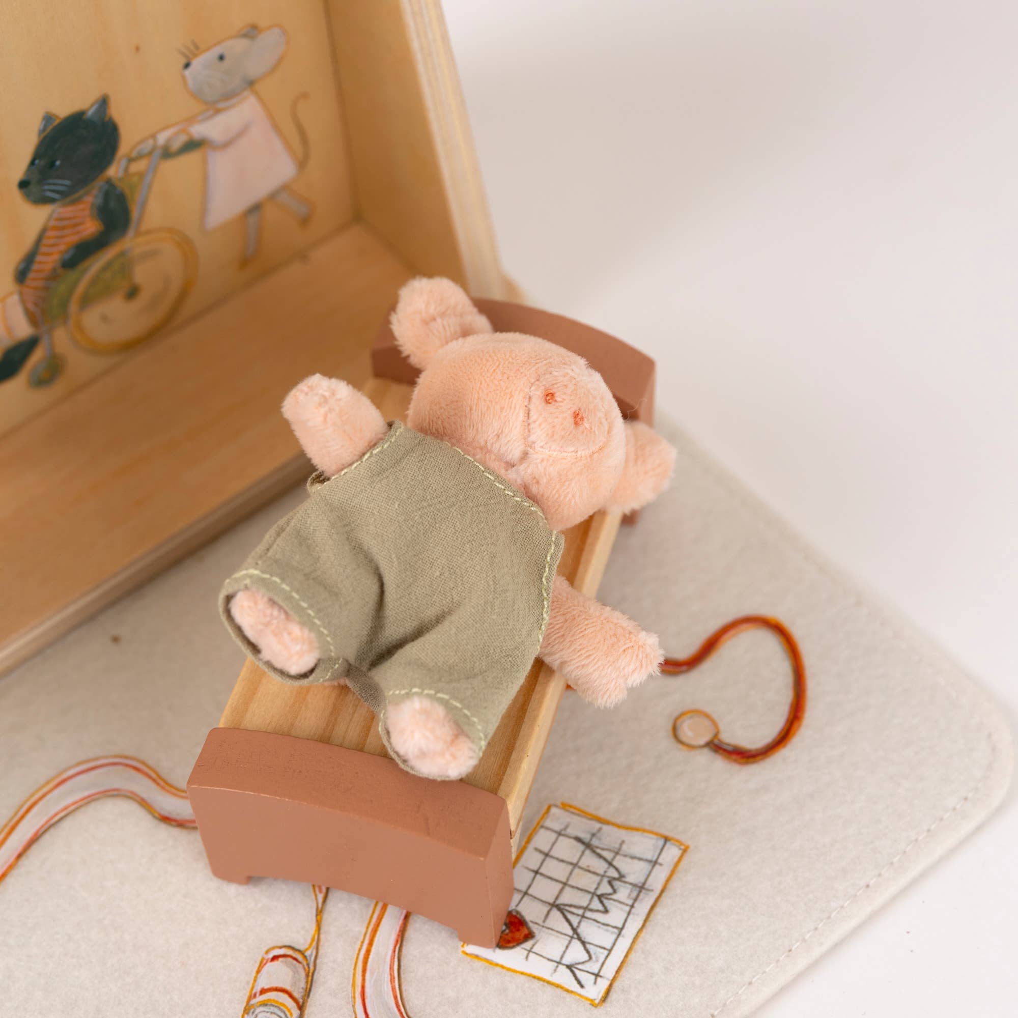 Mini Friends Doctor Office