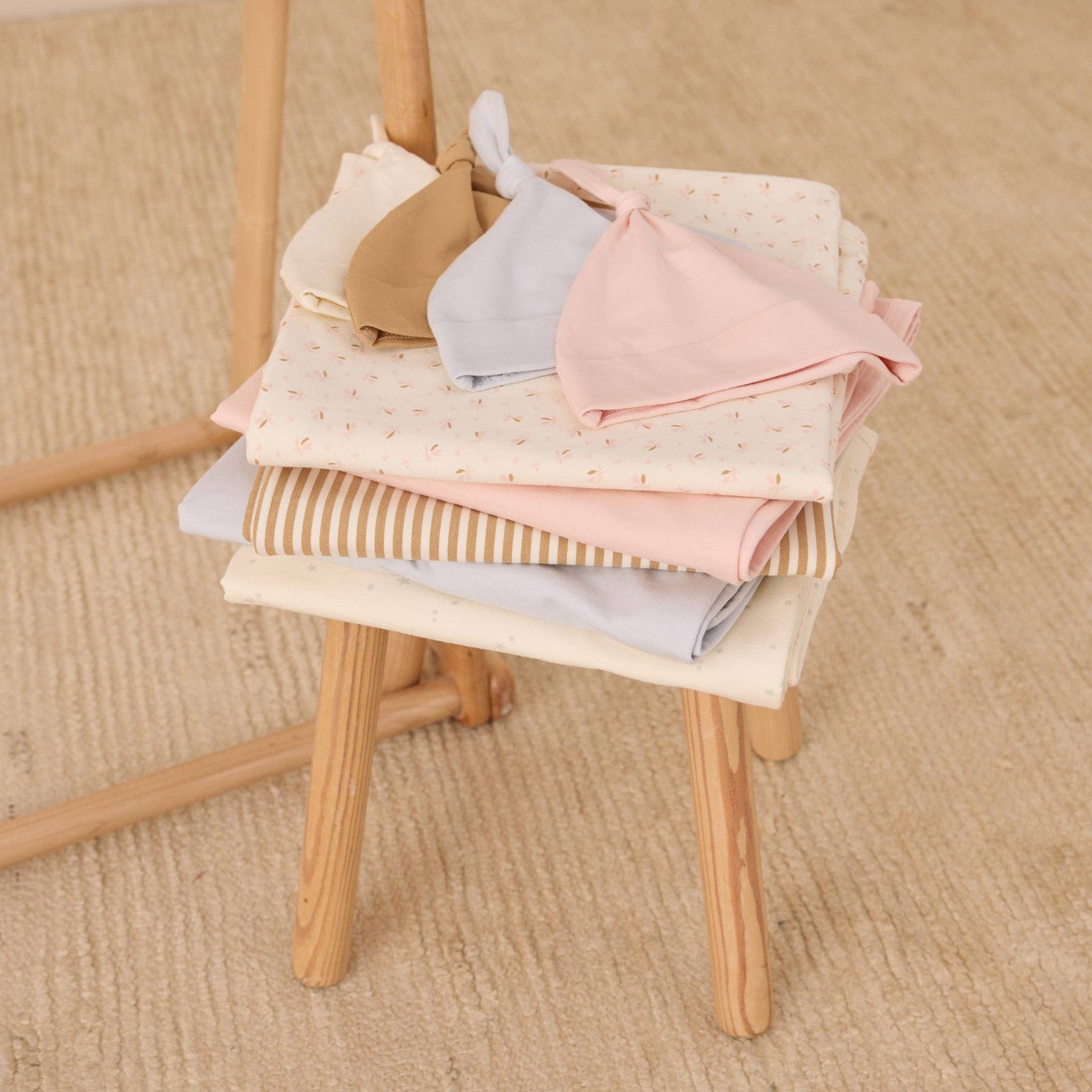 Knotted Baby Hat Fog